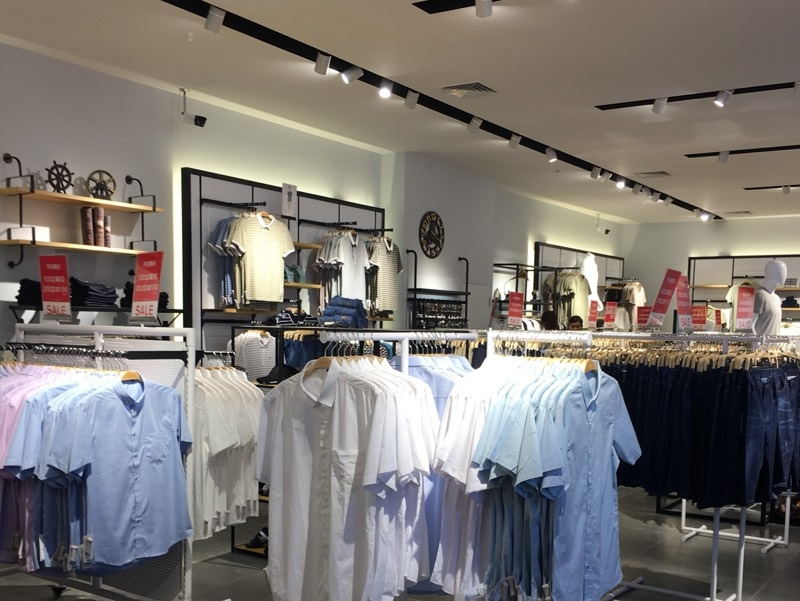 服裝百貨店青年服裝區(qū)設計