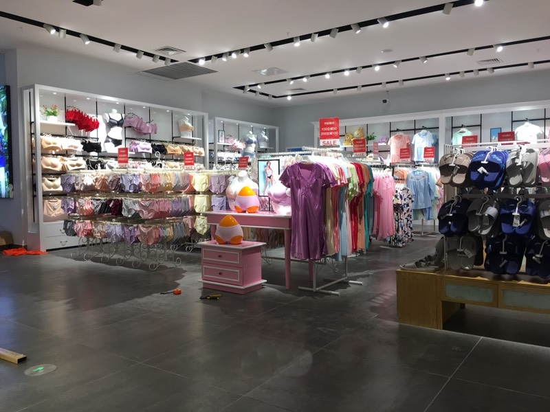 服裝百貨店內衣區(qū)設計